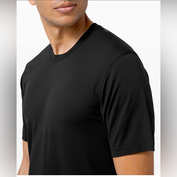 *SOLD on Mercari* Lululemon Metal Vent Breathe Short Sleeve in Black - Picture 8 of 8